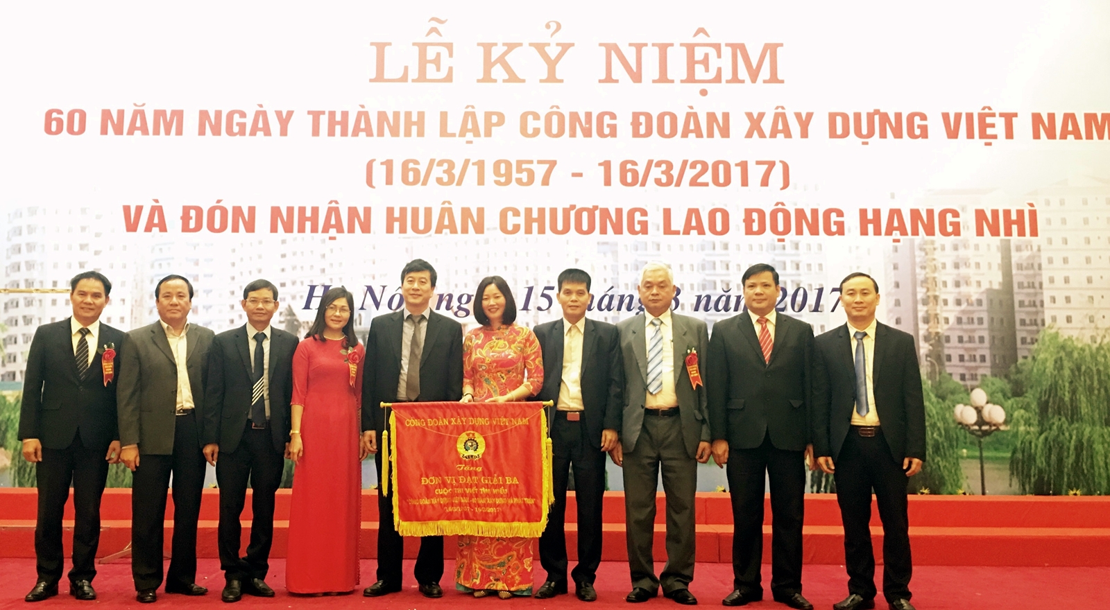 Tập thể, cá nhân Công đoàn TCty Viglacera đạt giải cuộc thi “Công đoàn Xây dựng Việt Nam – 60 năm xây dựng và phát triển”